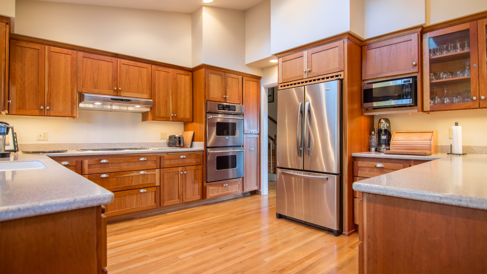 Oak Cabinets and color  Countertops